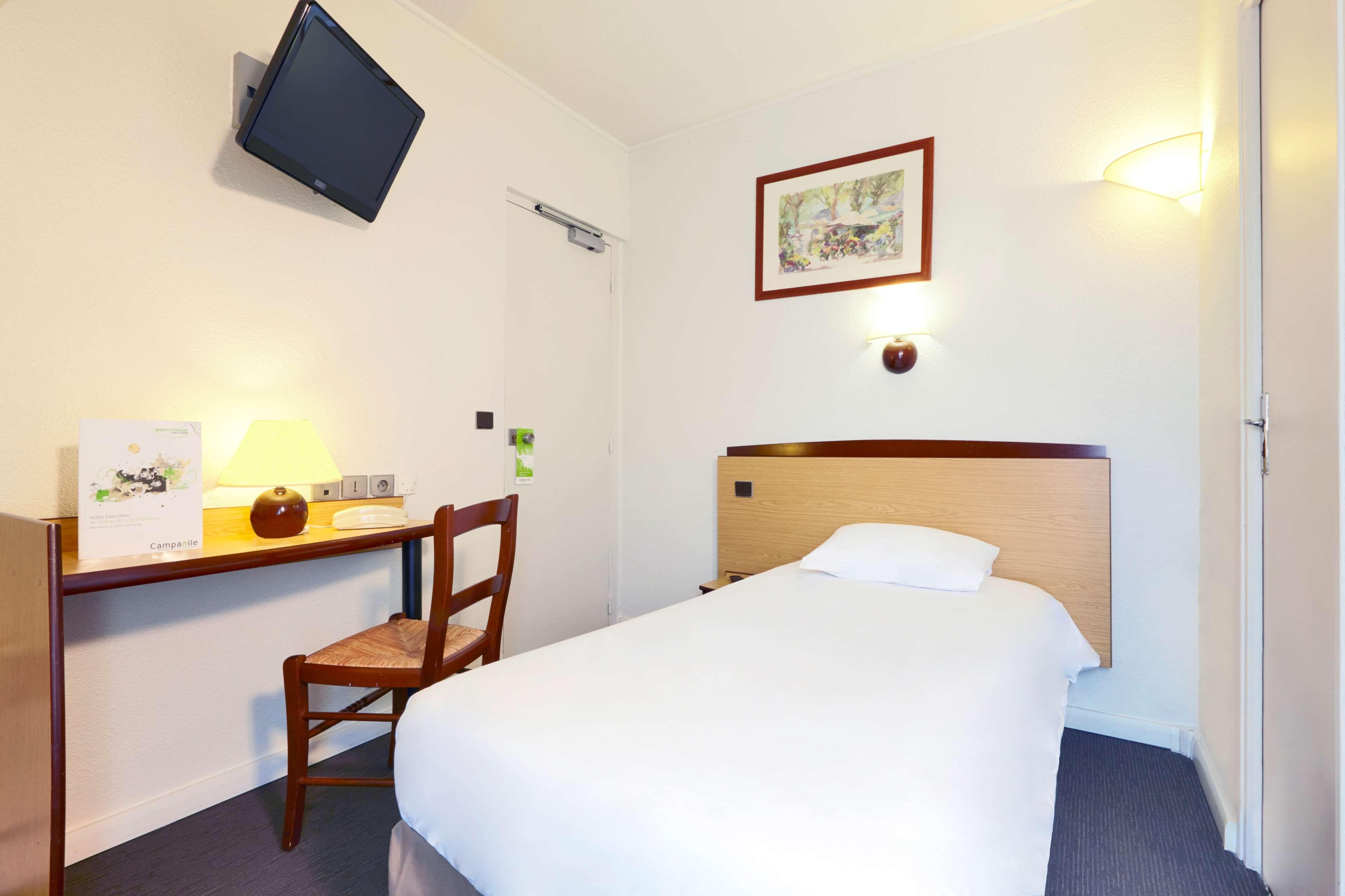 Campanile Paris Ouest - Boulogne Hotel Exterior foto