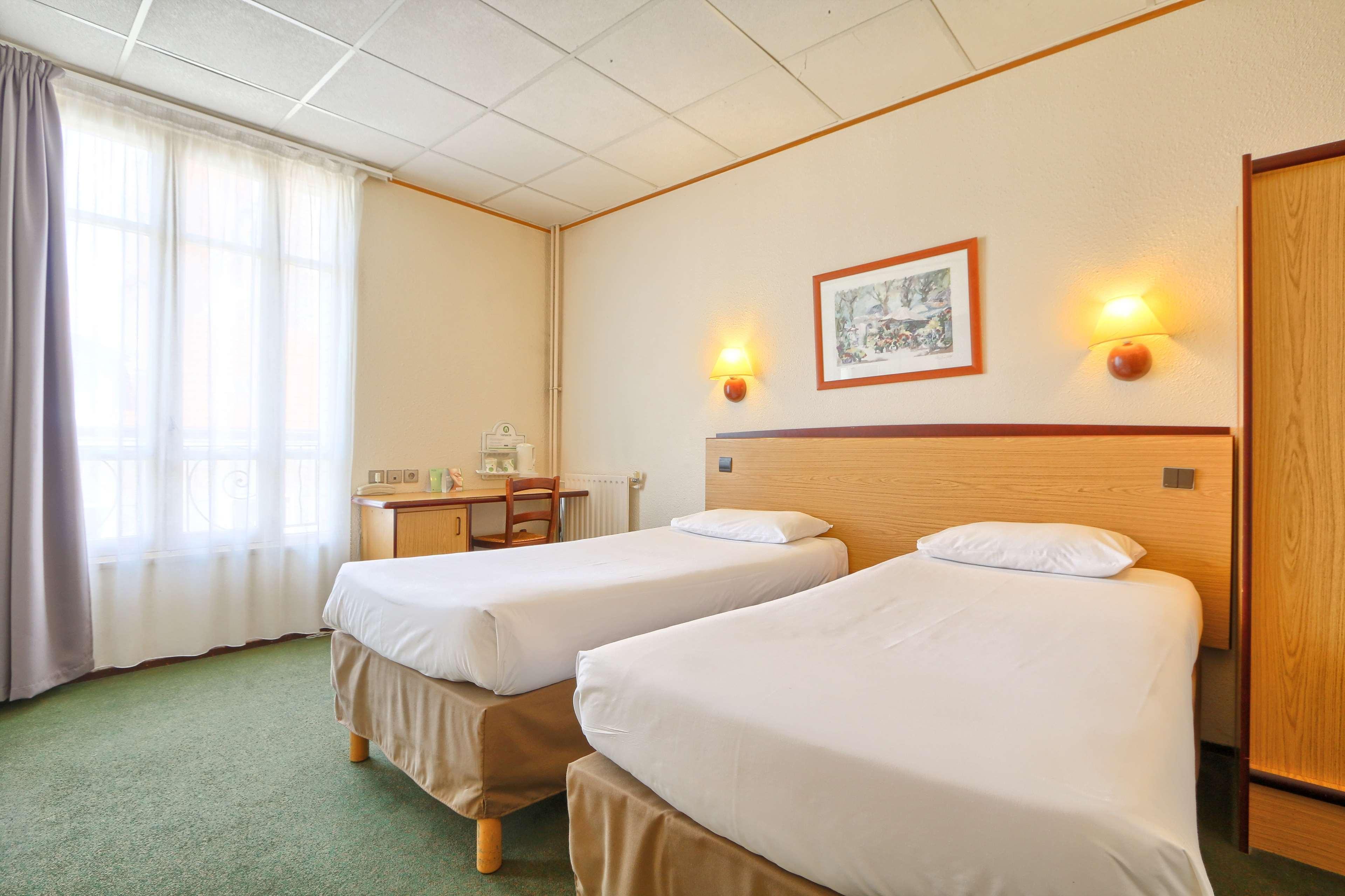 Campanile Paris Ouest - Boulogne Hotel Exterior foto