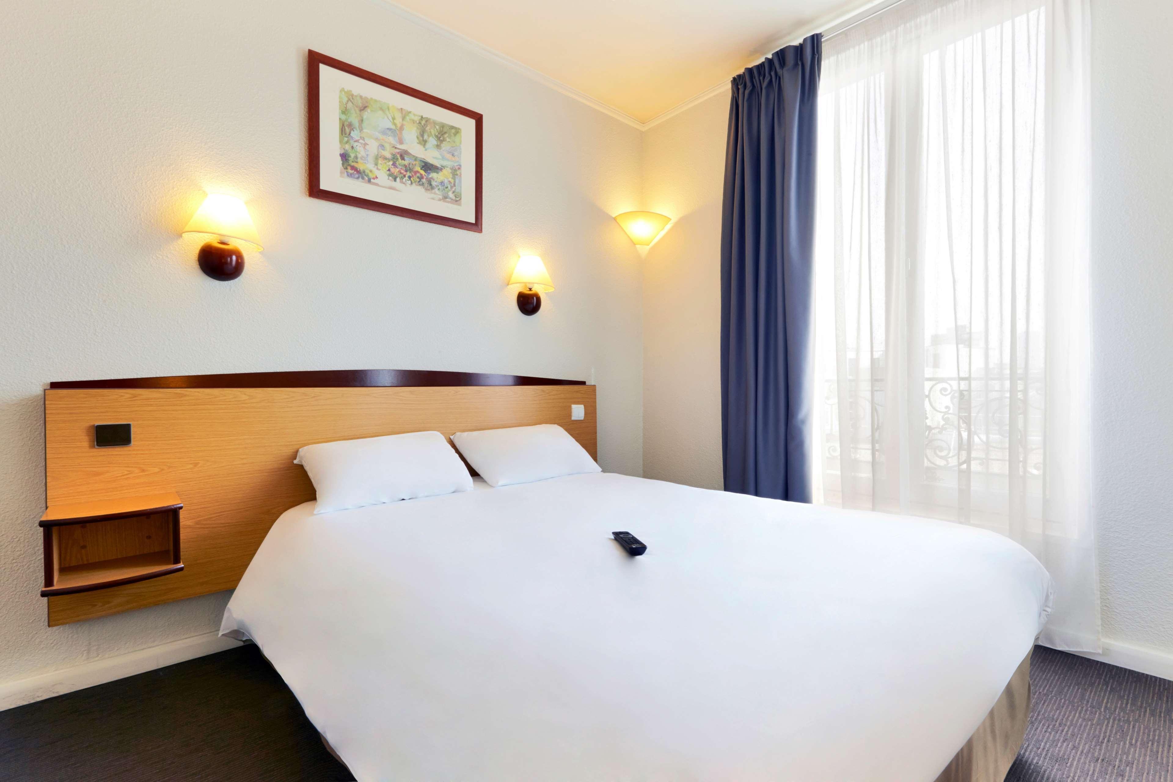 Campanile Paris Ouest - Boulogne Hotel Exterior foto